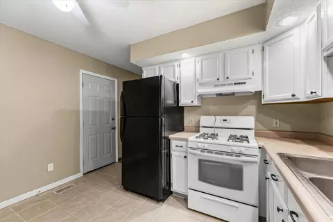 Entry Way - 3207 Ridgewood Dr, Champaign, IL 61821 photo 1 of 1