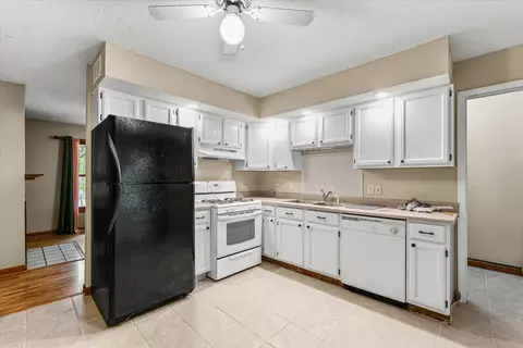 Kitchen - 3207 Ridgewood Dr, Champaign, IL 61821 photo 1 of 3