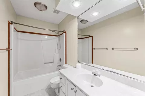 Bath - 3207 Ridgewood Dr, Champaign, IL 61821 photo 1 of 1