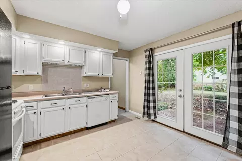 Kitchen - 3207 Ridgewood Dr, Champaign, IL 61821 photo 2 of 3
