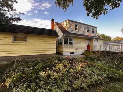 Exterior - 403 16th St, Mendota, IL 61342 photo 3 of 5