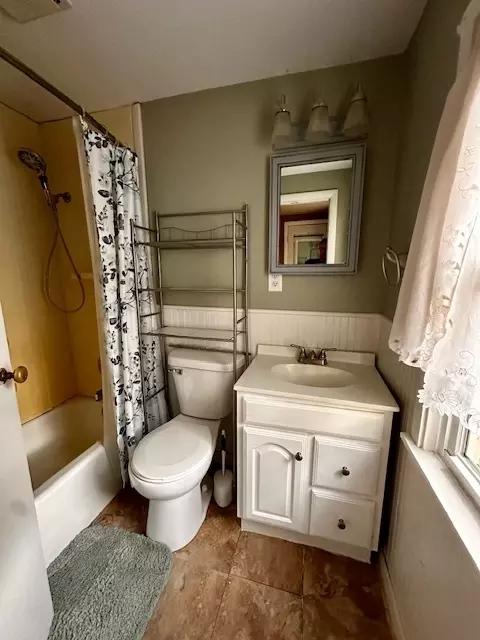 Bath - 403 16th St, Mendota, IL 61342 photo 2 of 2