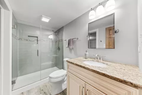 Bath - 11966 Duchess Ave, Mokena, IL 60448 photo 2 of 4