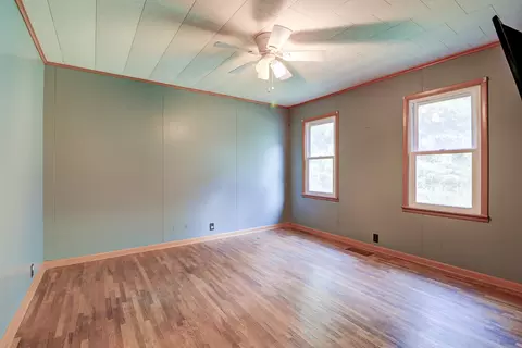 Bedroom - 13912 Lincoln Rd, Morrison, IL 61270 photo 3 of 4
