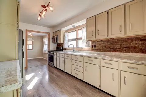 Kitchen - 13912 Lincoln Rd, Morrison, IL 61270 photo 2 of 3
