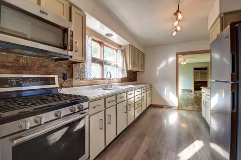 Kitchen - 13912 Lincoln Rd, Morrison, IL 61270 photo 3 of 3