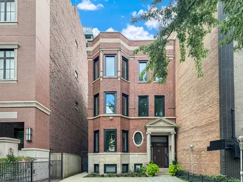 461 W Melrose St, Chicago, IL 60657