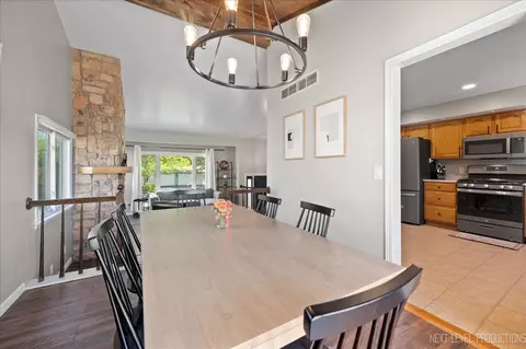 Dining - 23 Old Post Rd, Montgomery, IL 60538 photo 2 of 2
