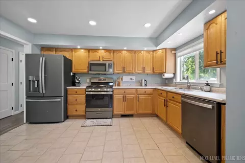Kitchen - 23 Old Post Rd, Montgomery, IL 60538 photo 2 of 2