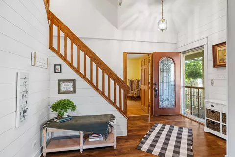 Entry Way - 560 E 7th St, Lockport, IL 60441 photo 1 of 2