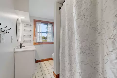 Bath - 560 E 7th St, Lockport, IL 60441 photo 2 of 2