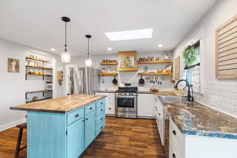 Kitchen - 560 E 7th St, Lockport, IL 60441 photo 3 of 3