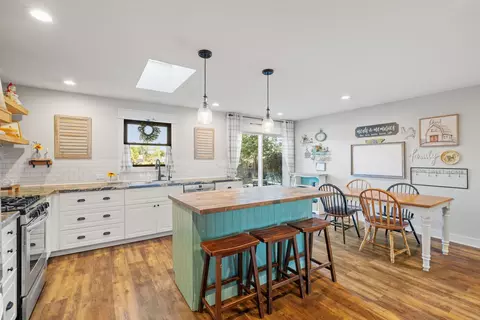 Kitchen - 560 E 7th St, Lockport, IL 60441 photo 2 of 3