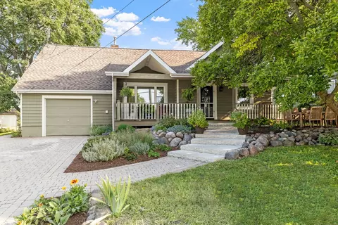 Exterior - 560 E 7th St, Lockport, IL 60441 photo 2 of 15