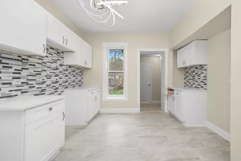 Entry Way - 7421 S Eggleston Ave, Chicago, IL 60621 photo 2 of 5