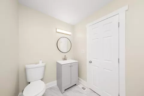 Bath - 7421 S Eggleston Ave, Chicago, IL 60621 photo 2 of 4