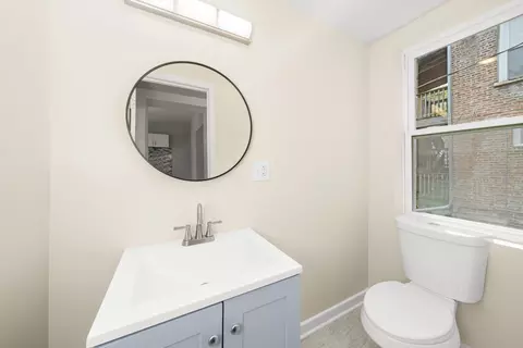 Bath - 7421 S Eggleston Ave, Chicago, IL 60621 photo 1 of 4