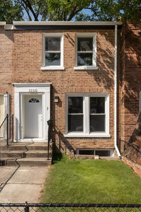 5202 S Calumet Ave, Chicago, IL 60615
