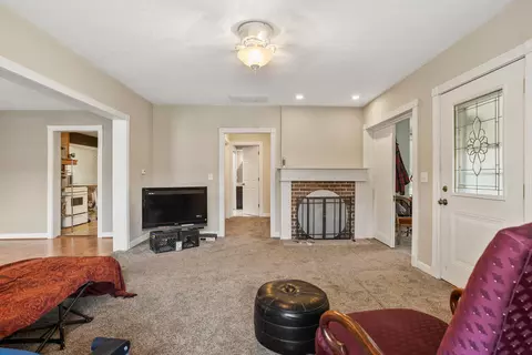 406 S Gray St, Sidell, IL 61876 photo 7