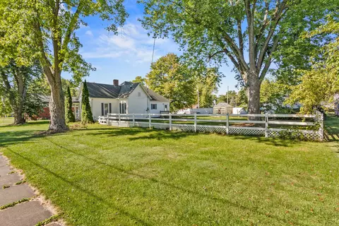 406 S Gray St, Sidell, IL 61876 photo 3