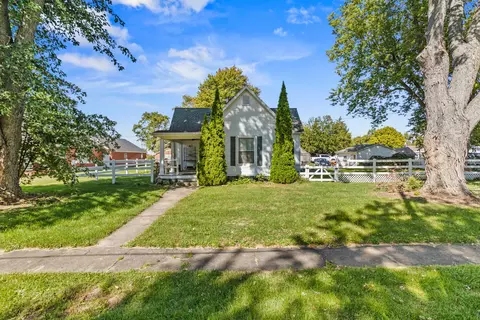 406 S Gray St, Sidell, IL 61876 photo 2