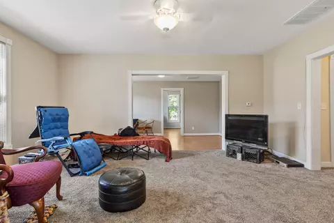 406 S Gray St, Sidell, IL 61876 photo 6