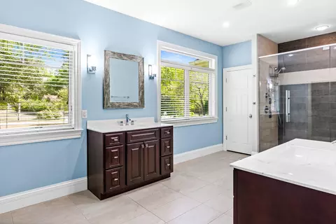 Bath - 701 Broadway Ave, Normal, IL 61761 photo 3 of 7