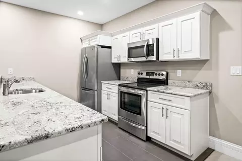 Kitchen - 701 Broadway Ave, Normal, IL 61761 photo 6 of 10