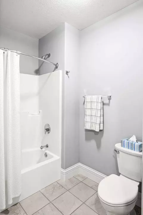 Bath - 701 Broadway Ave, Normal, IL 61761 photo 7 of 7