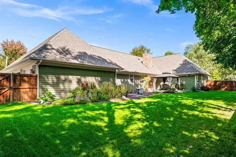 Exterior - 701 Broadway Ave, Normal, IL 61761 photo 6 of 15