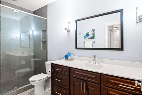 Bath - 701 Broadway Ave, Normal, IL 61761 photo 2 of 7