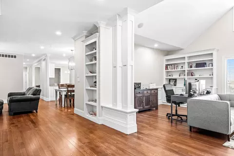 Entry Way - 701 Broadway Ave, Normal, IL 61761 photo 6 of 12