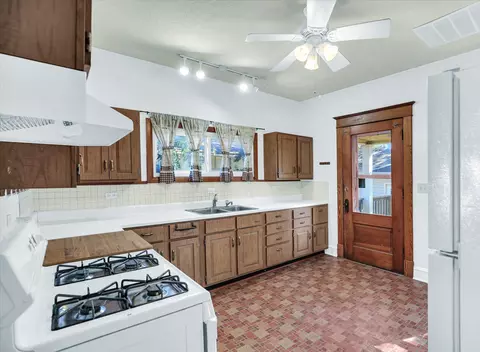Kitchen - 206 E Illinois St, Mansfield, IL 61854 photo 3 of 4