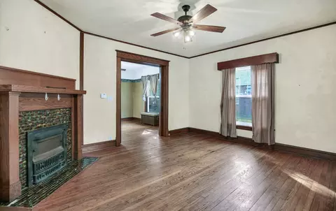 Living - 206 E Illinois St, Mansfield, IL 61854 photo 3 of 4