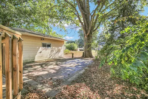 Exterior - 206 E Illinois St, Mansfield, IL 61854 photo 31 of 32