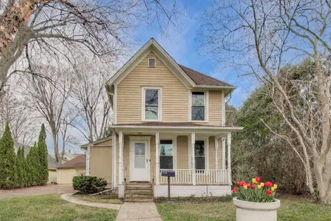 405 W Brown St, Harvard, IL 60033