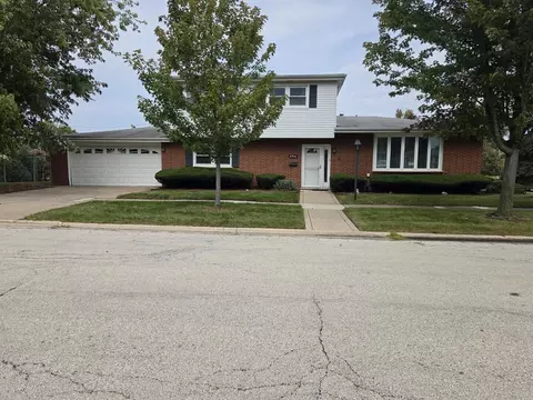 8900 W 93rd St, Hickory Hills, IL 60457