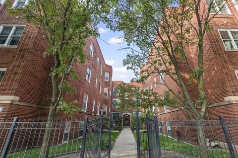 5882 N Ridge Ave #3, Chicago, IL 60660
