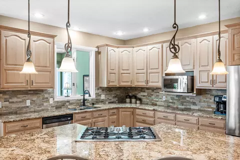 Kitchen - 1902 Quail Run Cc Ct, Normal, IL 61761 photo 5 of 8