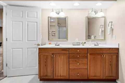 Bath - 1902 Quail Run Cc Ct, Normal, IL 61761 photo 12 of 12