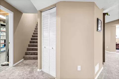 Entry Way - 1902 Quail Run Cc Ct, Normal, IL 61761 photo 15 of 17