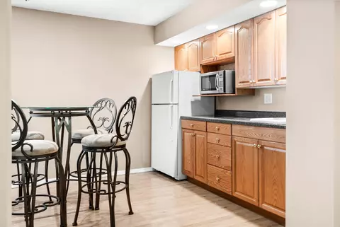 Dining - 1902 Quail Run Cc Ct, Normal, IL 61761 photo 6 of 6