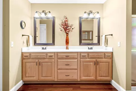 Bath - 1902 Quail Run Cc Ct, Normal, IL 61761 photo 4 of 12