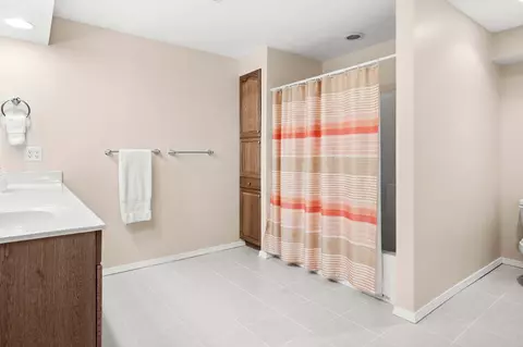 Bath - 1902 Quail Run Cc Ct, Normal, IL 61761 photo 11 of 12