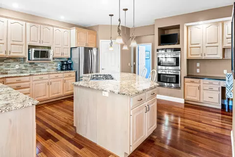 Kitchen - 1902 Quail Run Cc Ct, Normal, IL 61761 photo 3 of 8