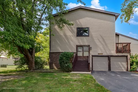 3 S389 Chestnut Ct, Warrenville, IL 60555