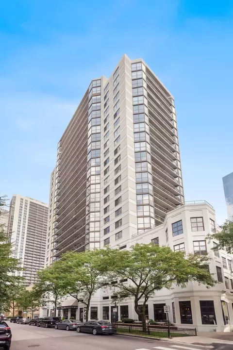 33 W Delaware Pl #21A, Chicago, IL 60610