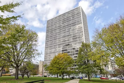 330 W Diversey Pkwy #803, Chicago, IL 60657