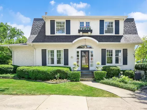 3 Orchard Pl, Hinsdale, IL 60521