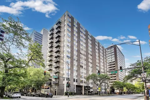 3033 N Sheridan Rd #310, Chicago, IL 60657
